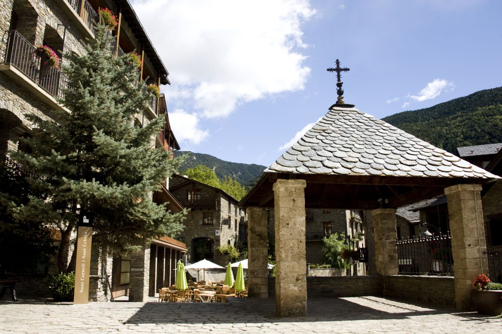 Invertir en Andorra a través de su Banca en Andorra y actualmente una jurisdicción de muy baja fiscalidad con una economía basada en servicios financieros y en turismo en invierno y en verano